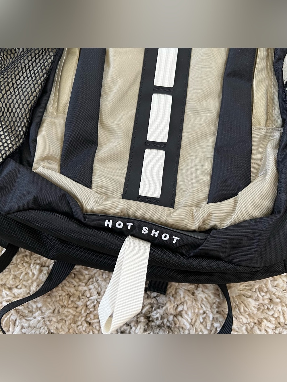 đź–¤NWTđź–¤ THE NORTH FACE Hot Shot Backpack Black Beige - Picture 3 of 11
